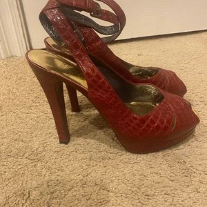 This beautiful size 9 Stuart Weismann red shoe will catch many eyes.